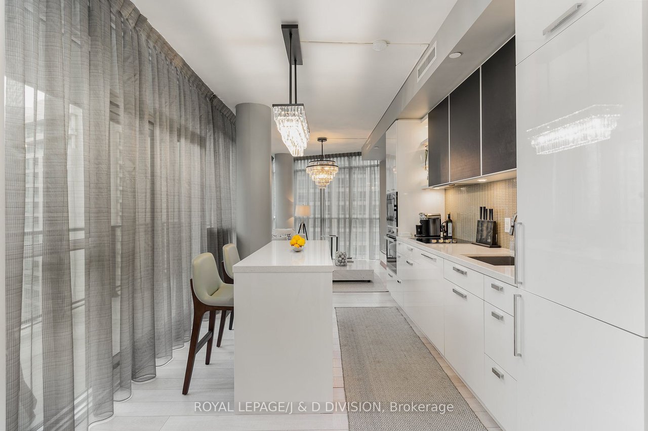 32 Davenport Rd #1007