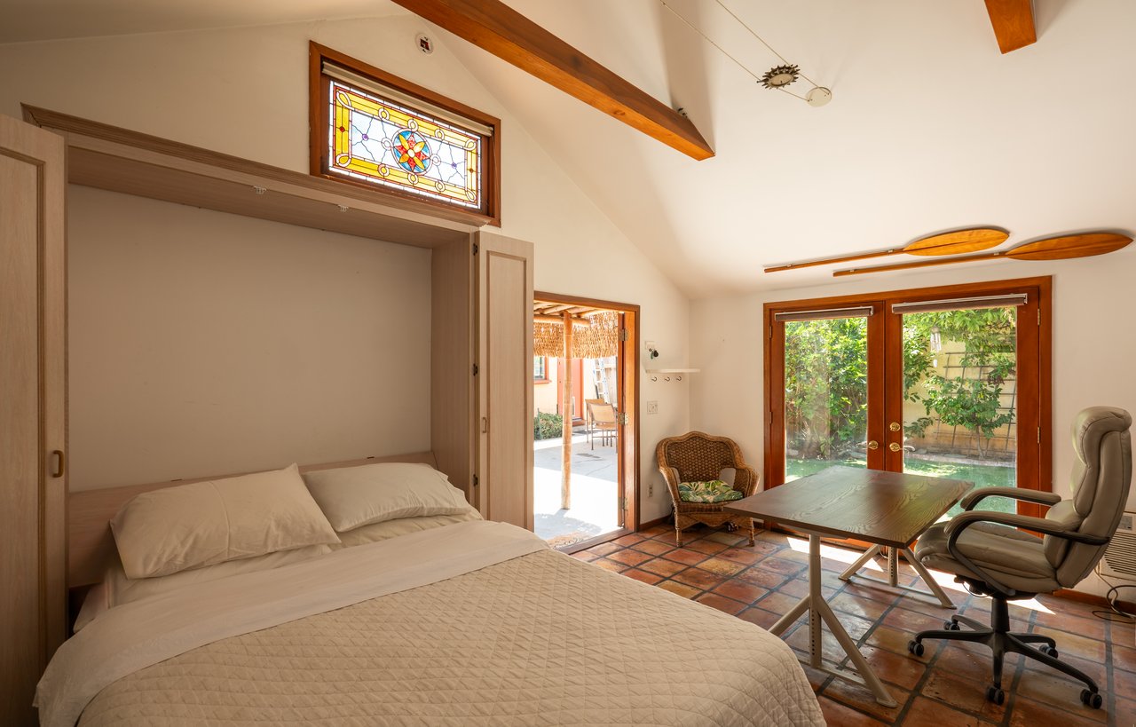 8921 Rosewood Ave, West Hollywood