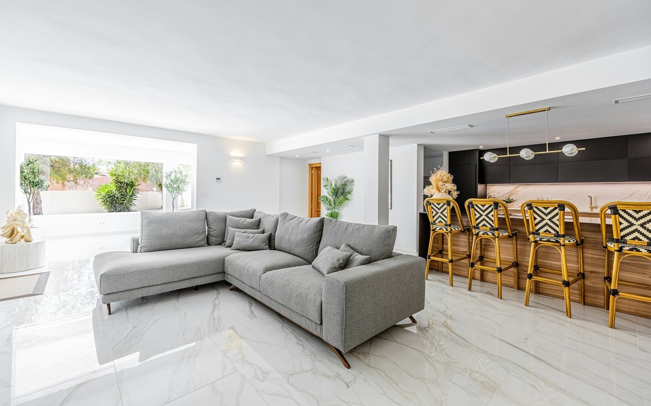 1025 Noria Street $1,800,000 - Live the Dream in Laguna Beach