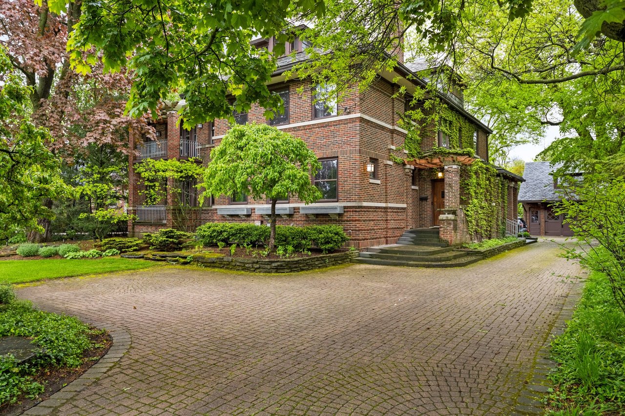212 Sheridan Rd