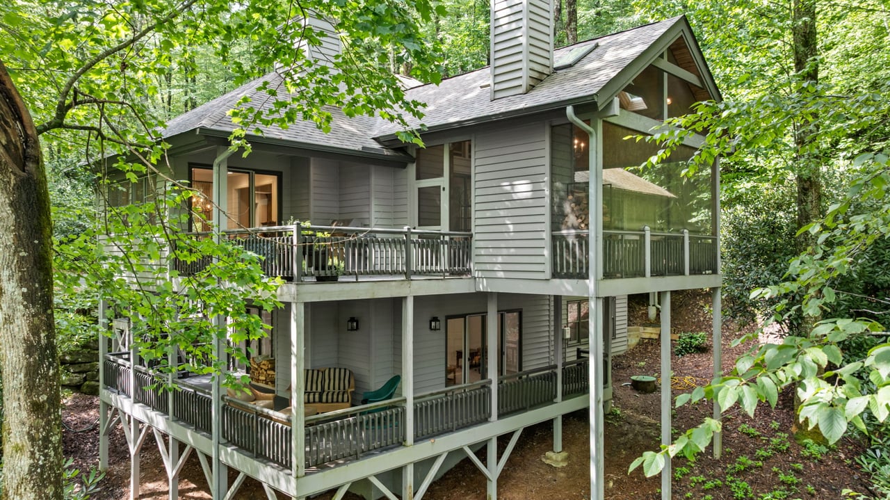 16 Hemlock Way
