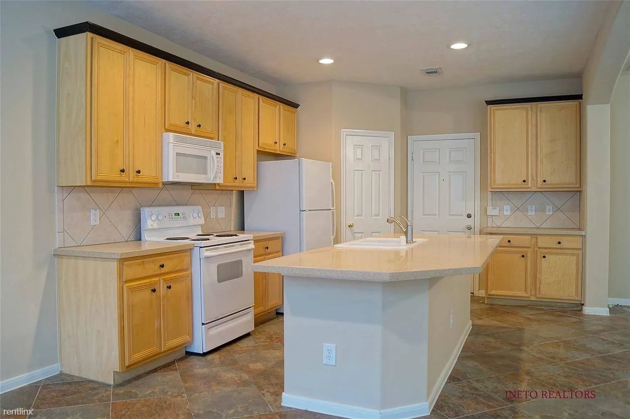 22 Baccara Pl