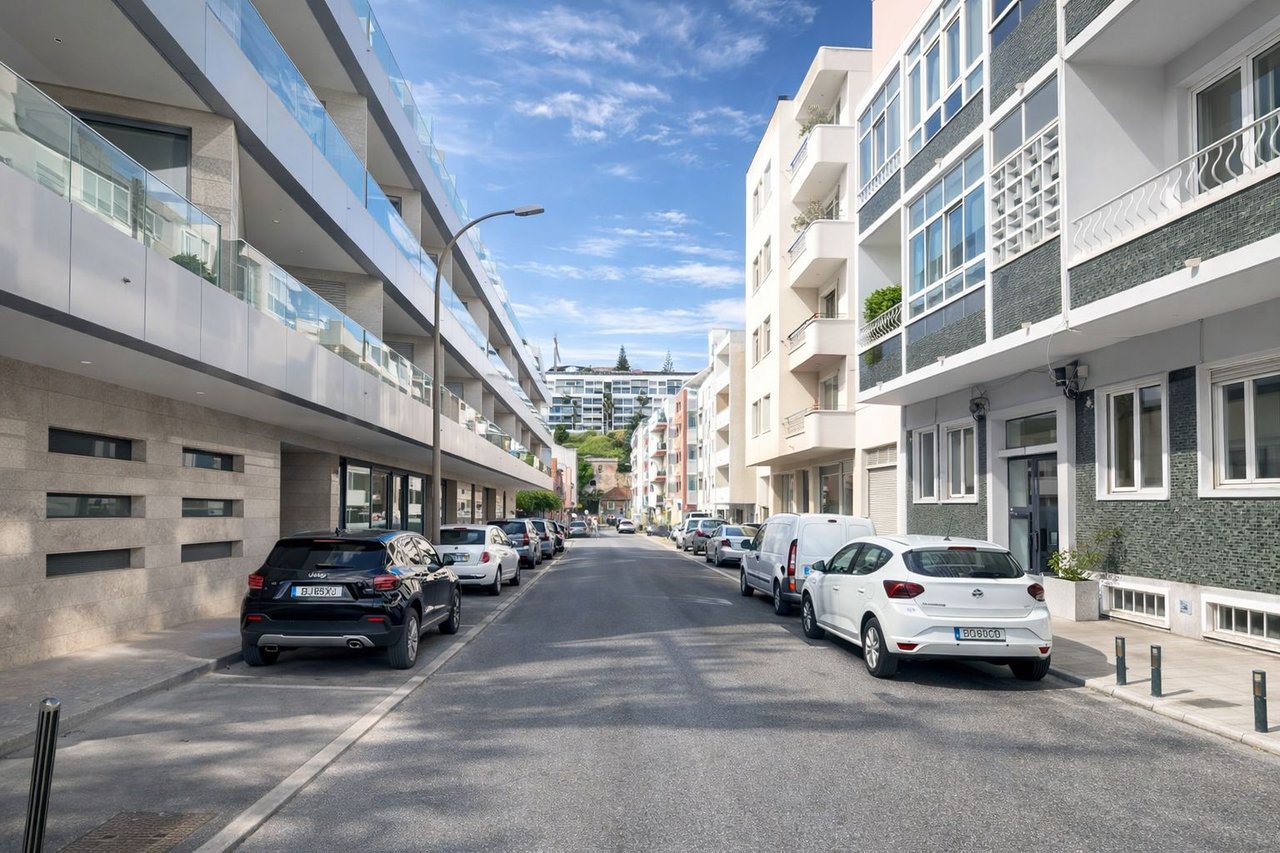 Luxury 3-Bedroom Apartment for Sale Near Lisbon with Tagus River Views & Parking