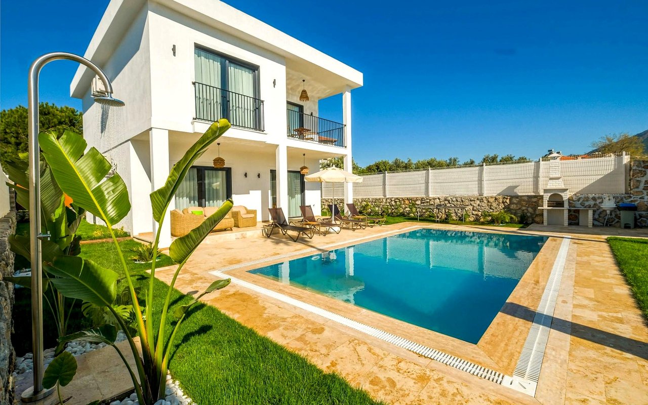The Rise of Wellness Amenities in Malibu Real Estate: Pools, Spas & More