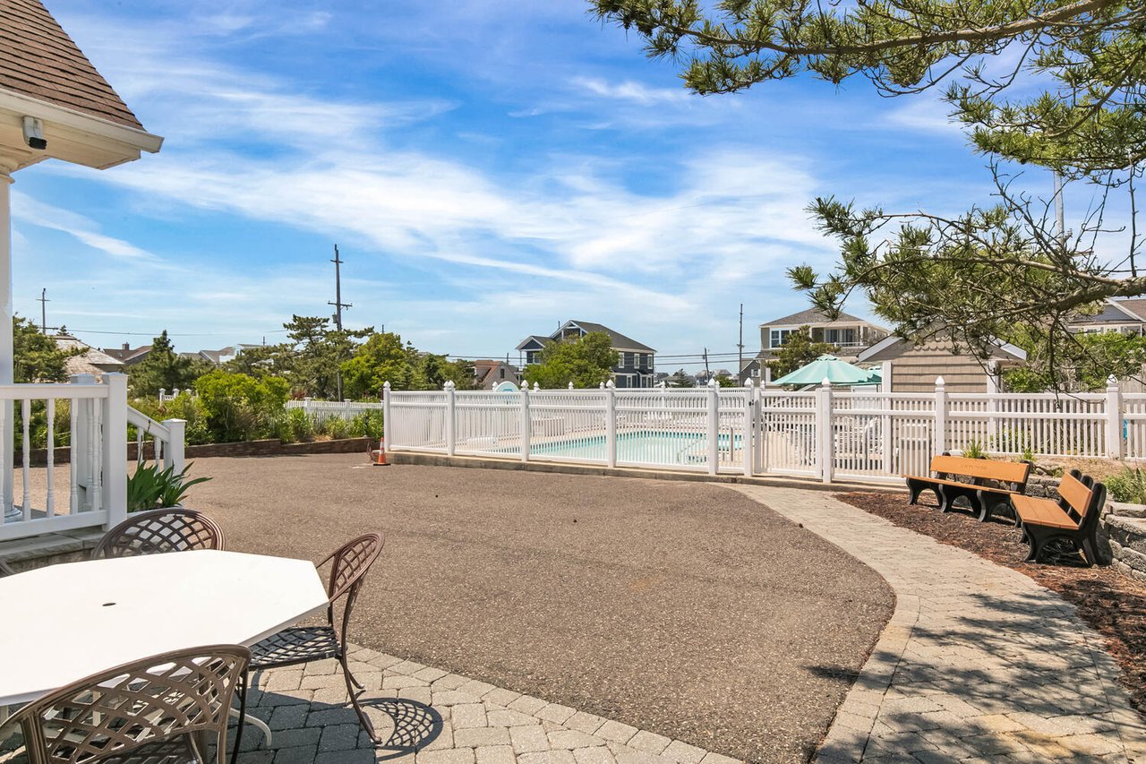 #1595 Summer Rental on the Oceanfront with Pool