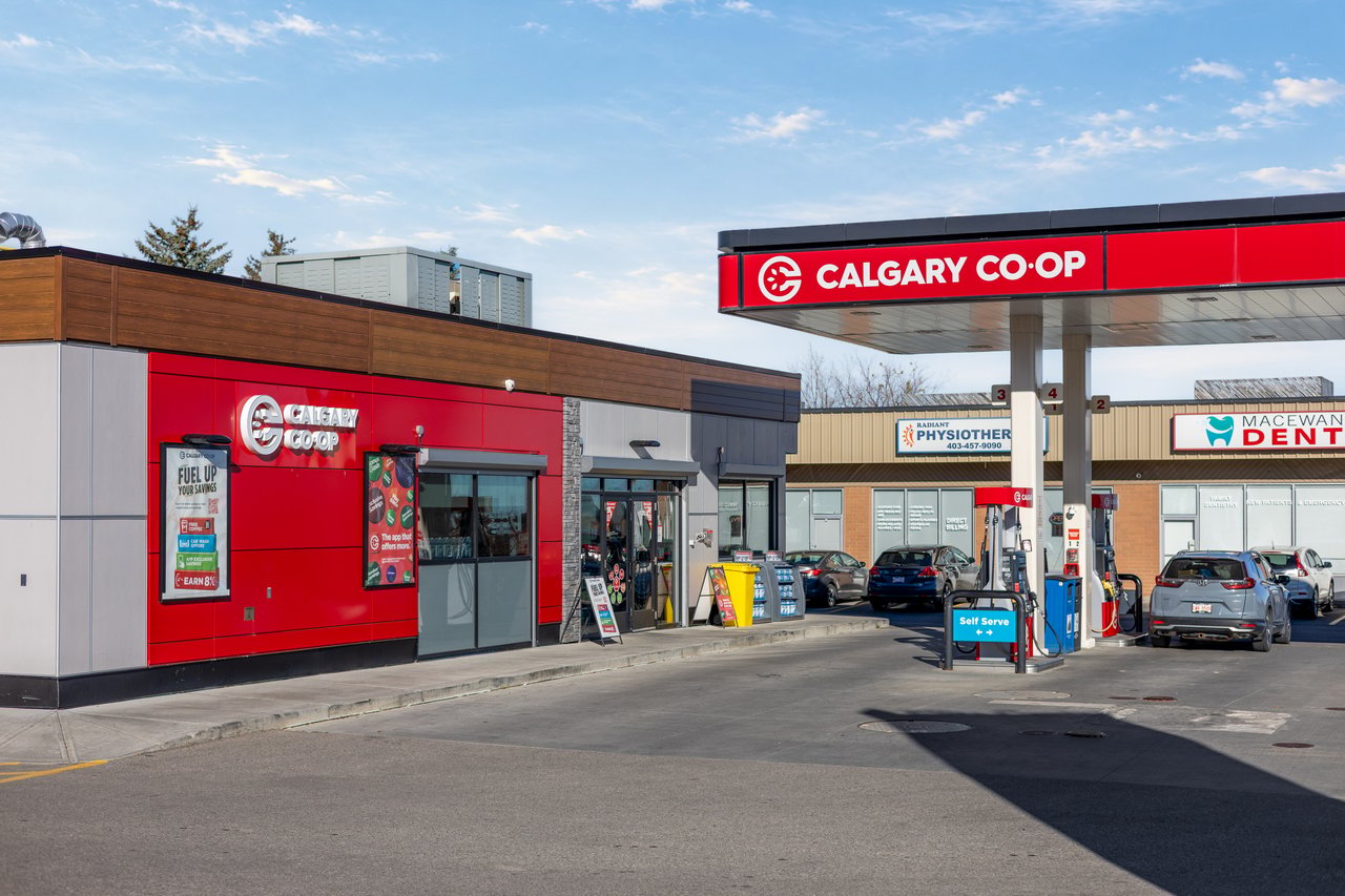 130 MacEwan Park Way NW