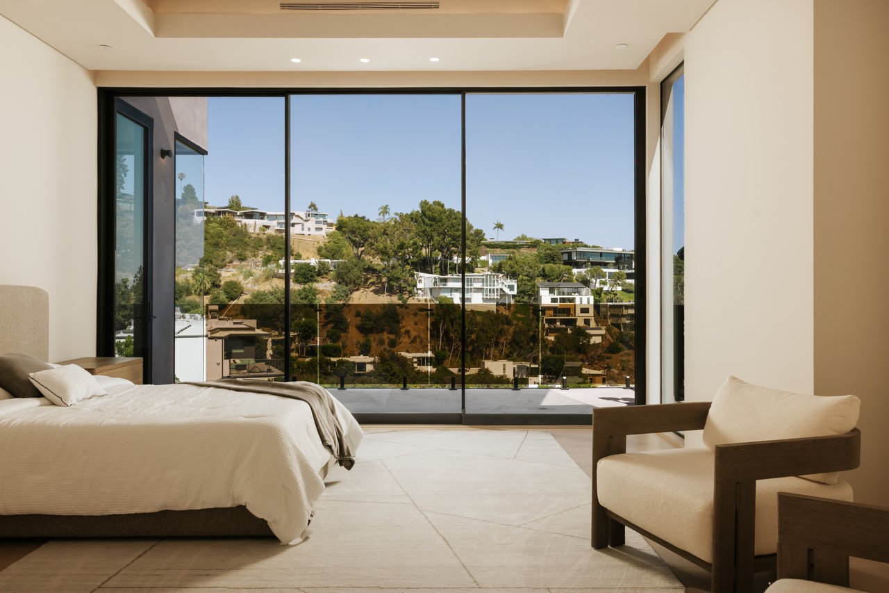 9262 Thrush Way, Hollywood Hills