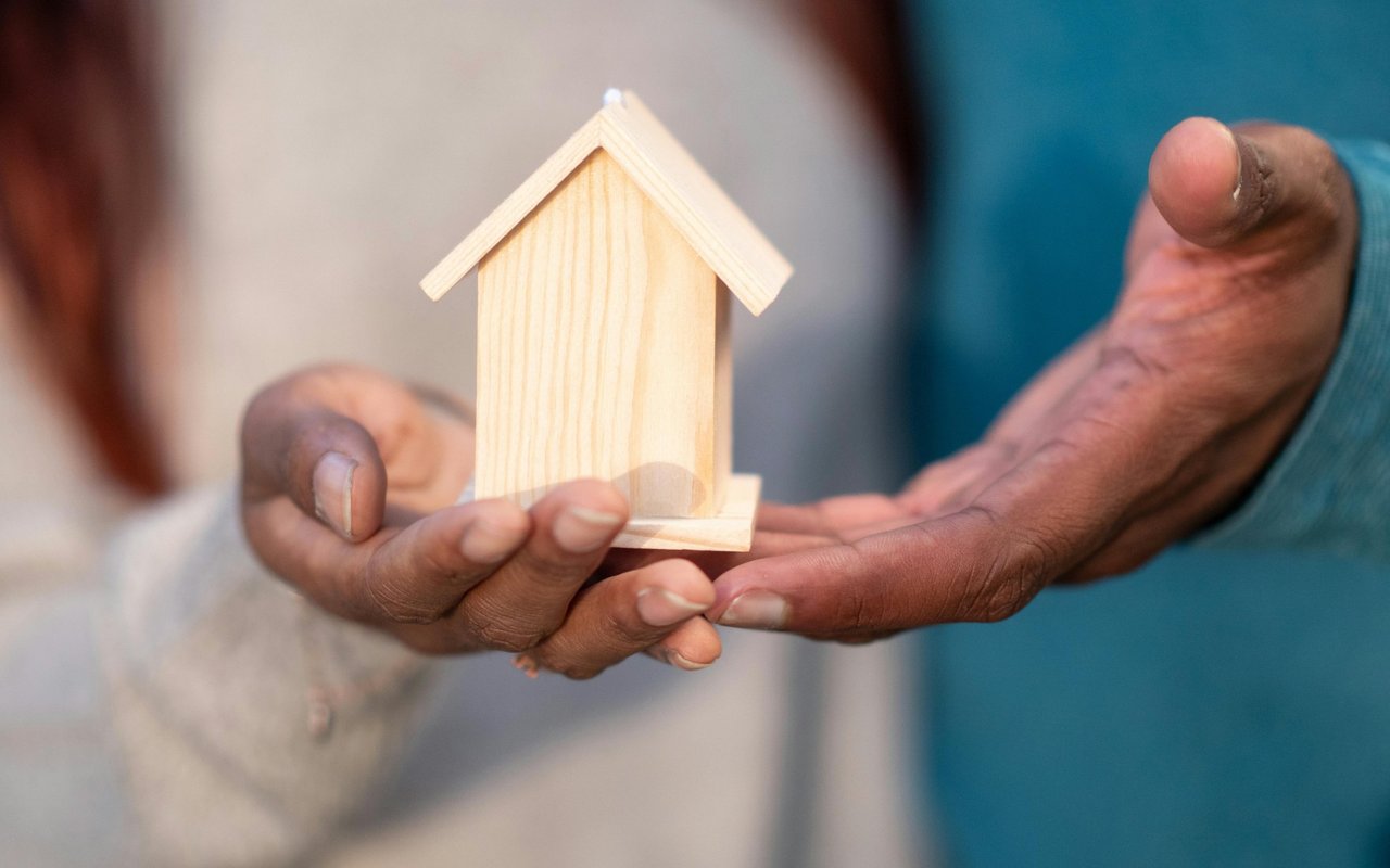 Homebuyers: To Get the House, Get There First