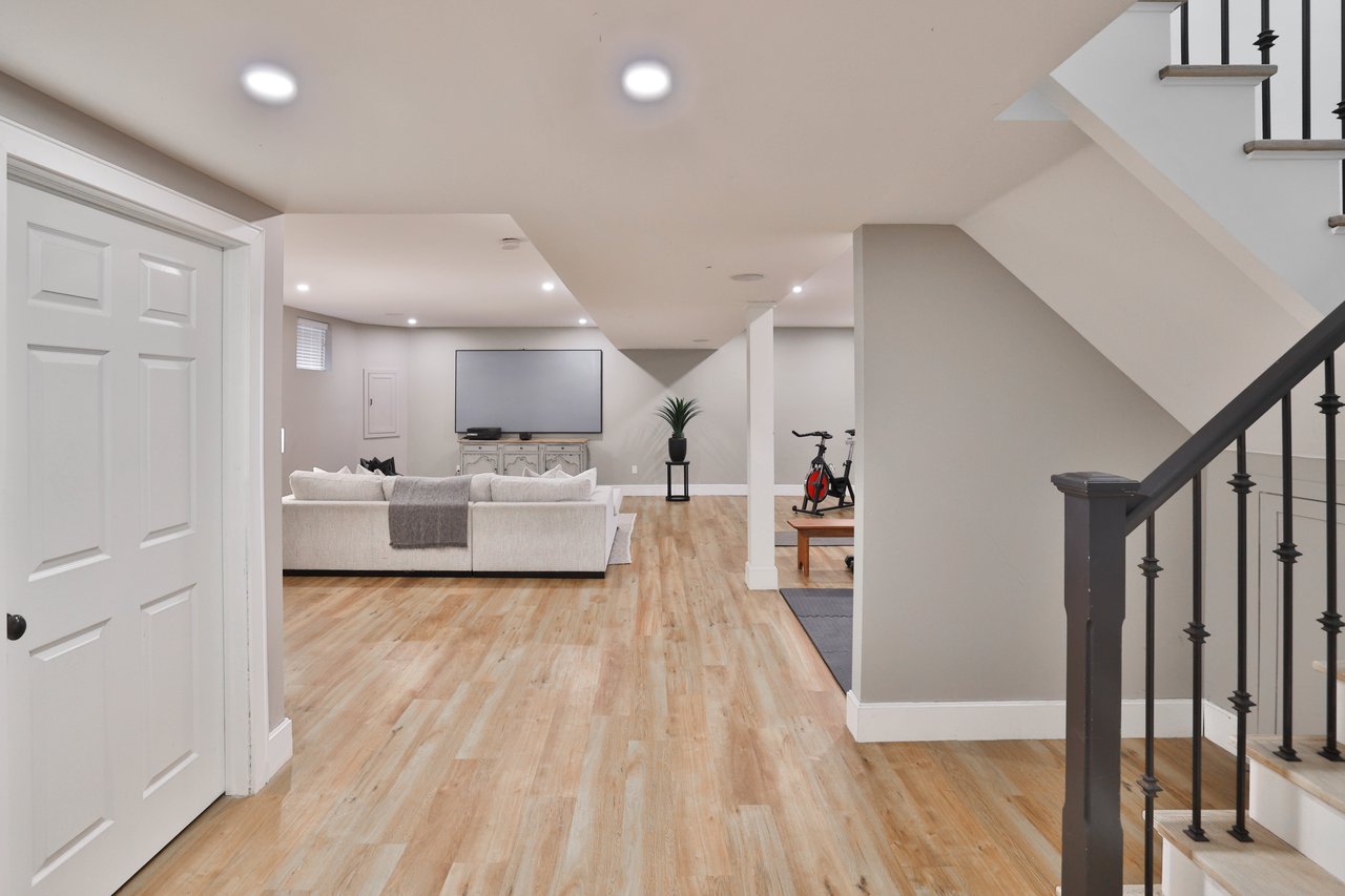 43 Mississauga Road S