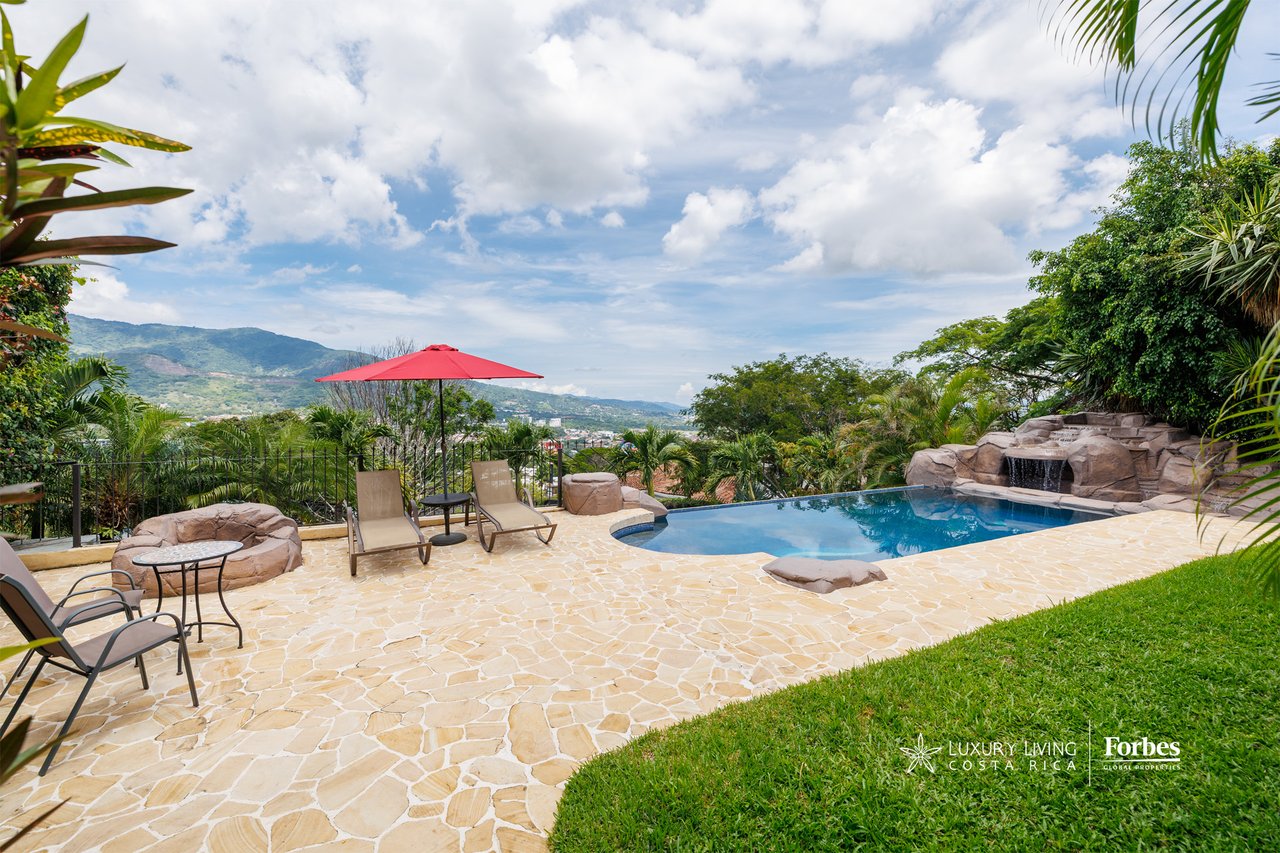21471 - Luxury colonial house with 4 bedrooms, office, terrace and pool