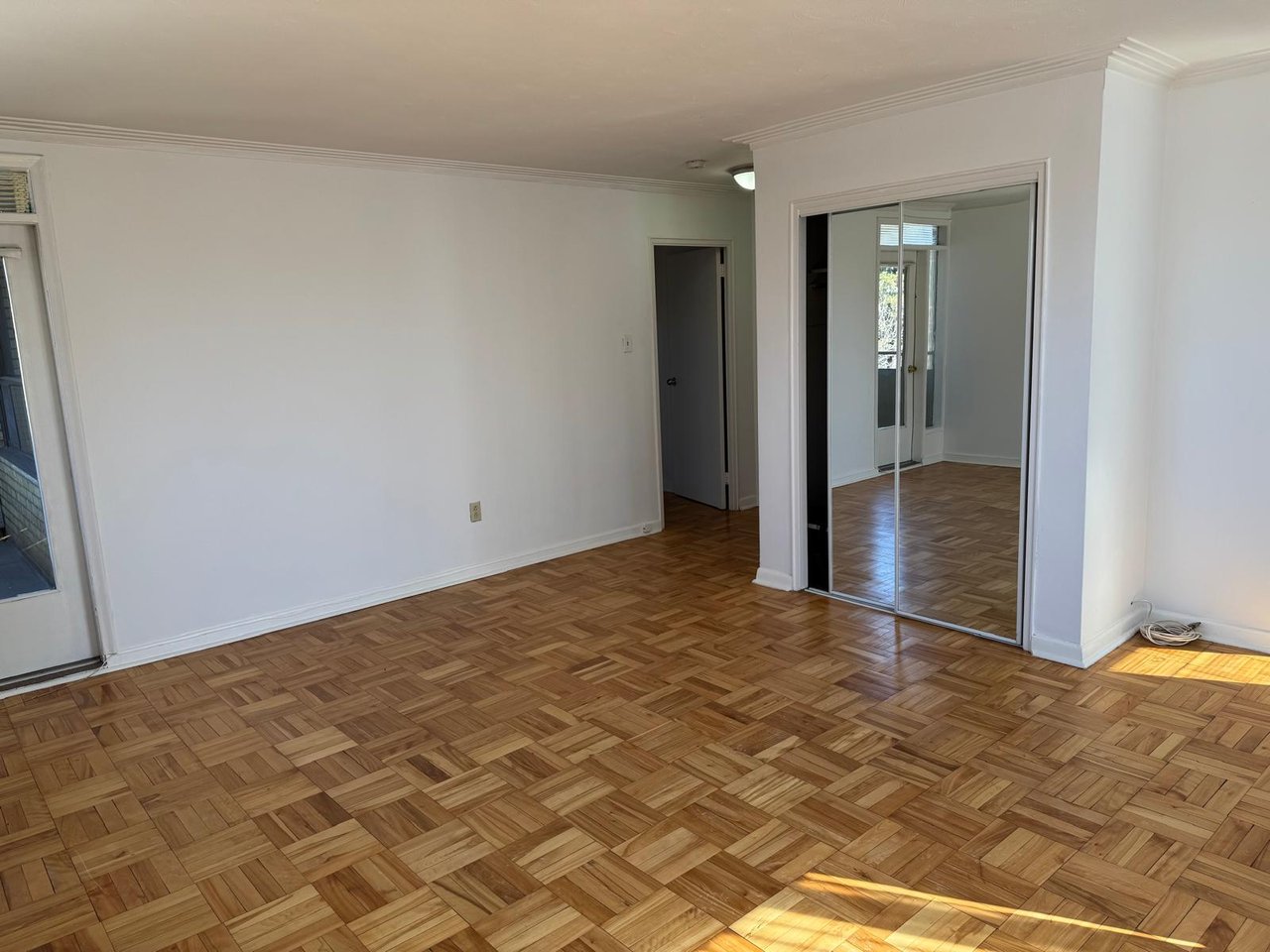 1112 Avenue Rd Unit: 302