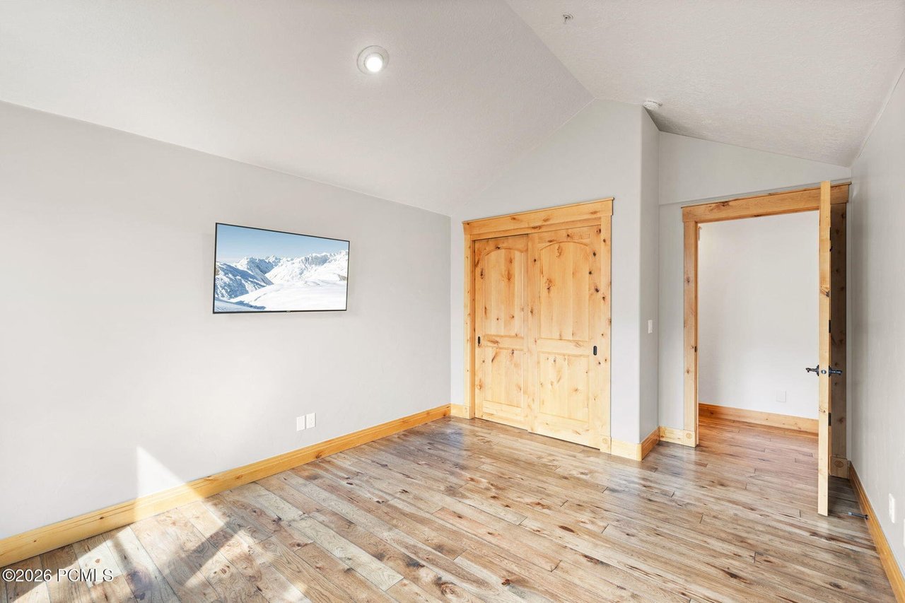 1215 Silver Oak Court 4