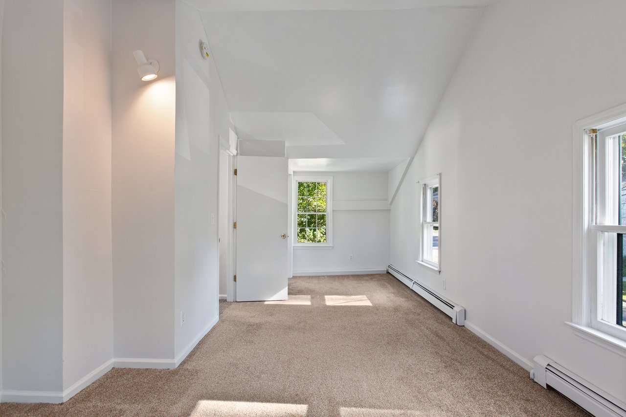 36 Anderson Road Unit: 2nd floor