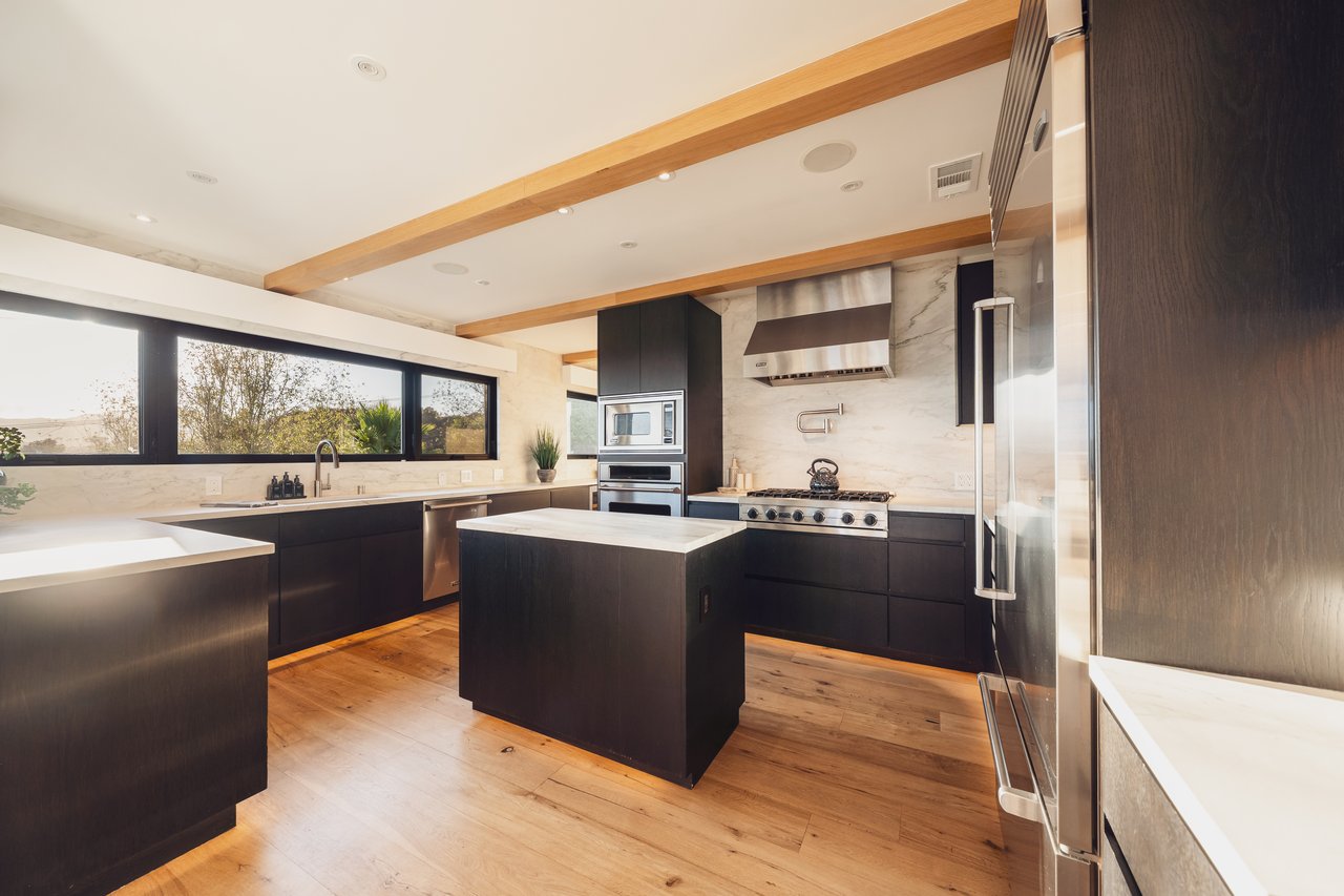 1235 N Kenter Ave, Brentwood