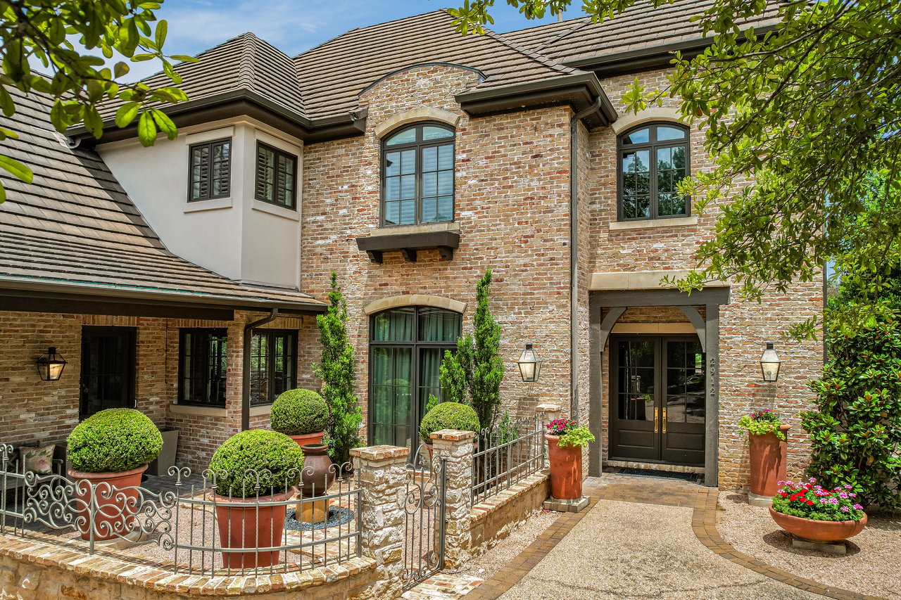 Estate on Waterbank