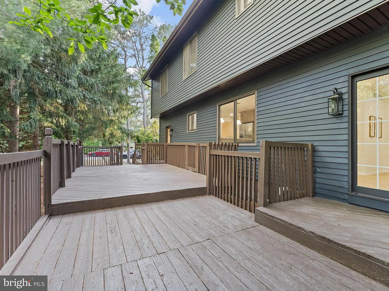 1 Bronwood Dr, Voorhees, NJ 08043