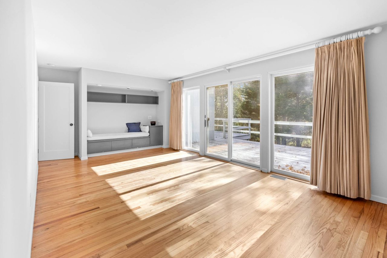 42 DAVIS DR