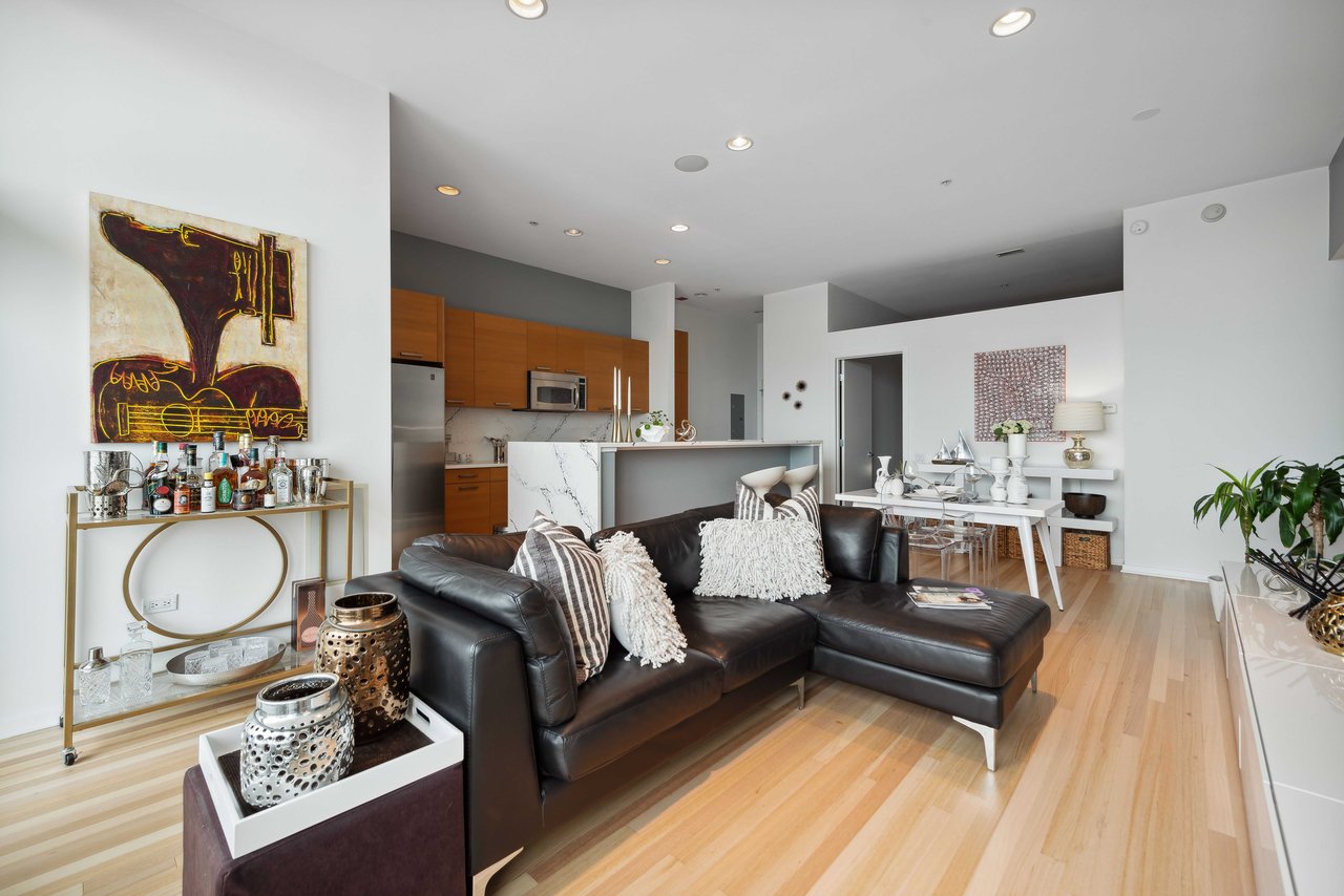 500 W Superior Street Unit: #2201