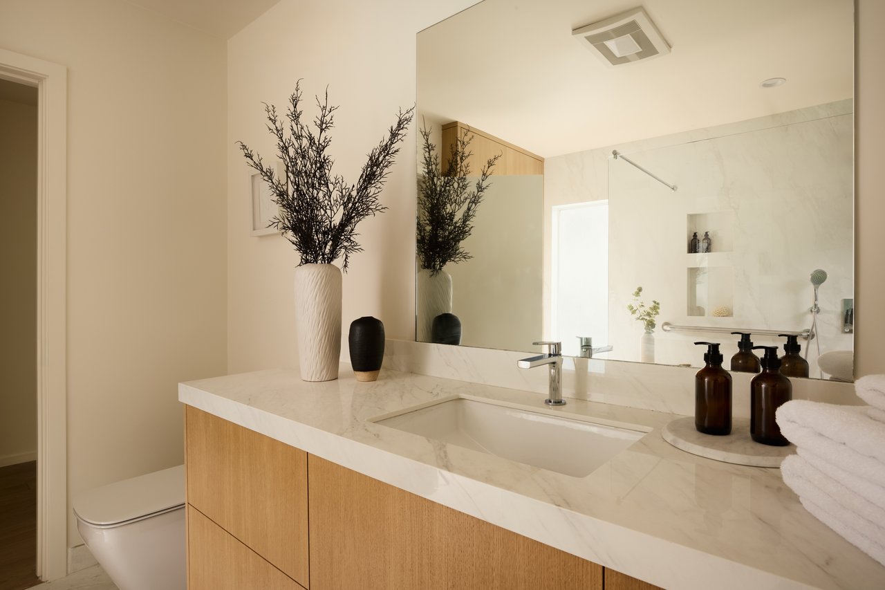 15674 Royal Ridge Rd, Sherman Oaks