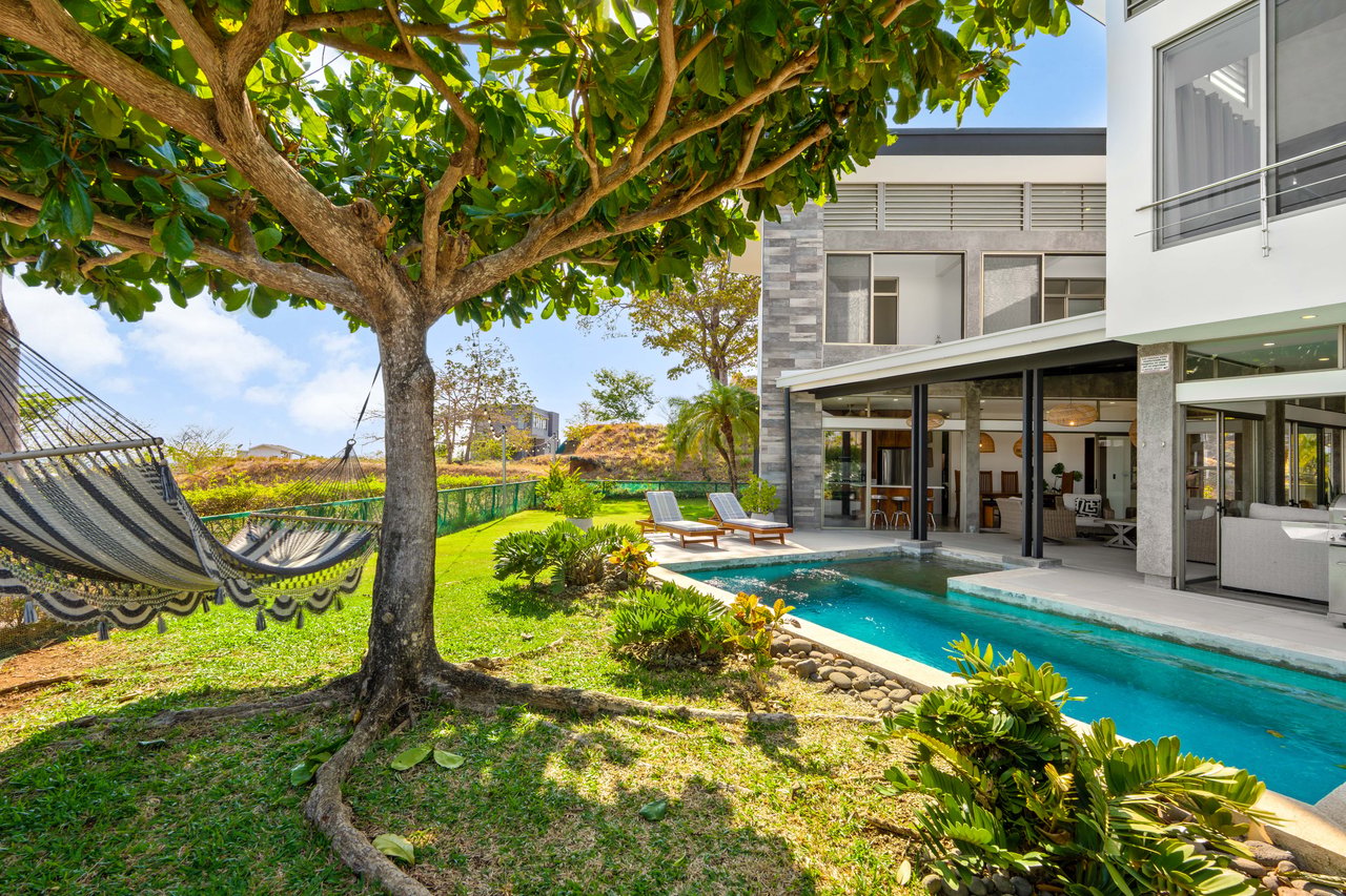 Casa Hijau | Modern Ocean-View Surf Home in Marbella