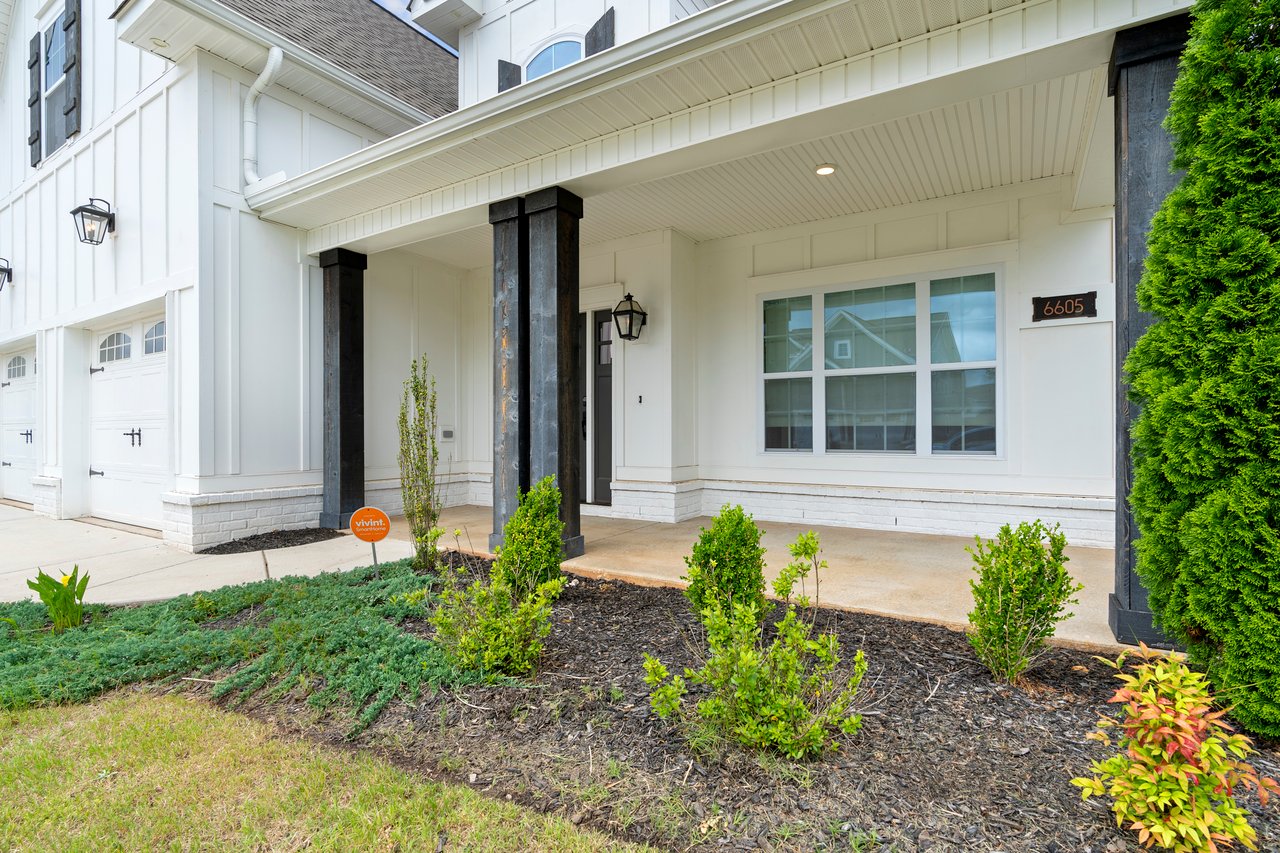 SPACE SPACE SPACE with a Luxury feel! Office AND Bonus Room!Office AND Bonus Room!