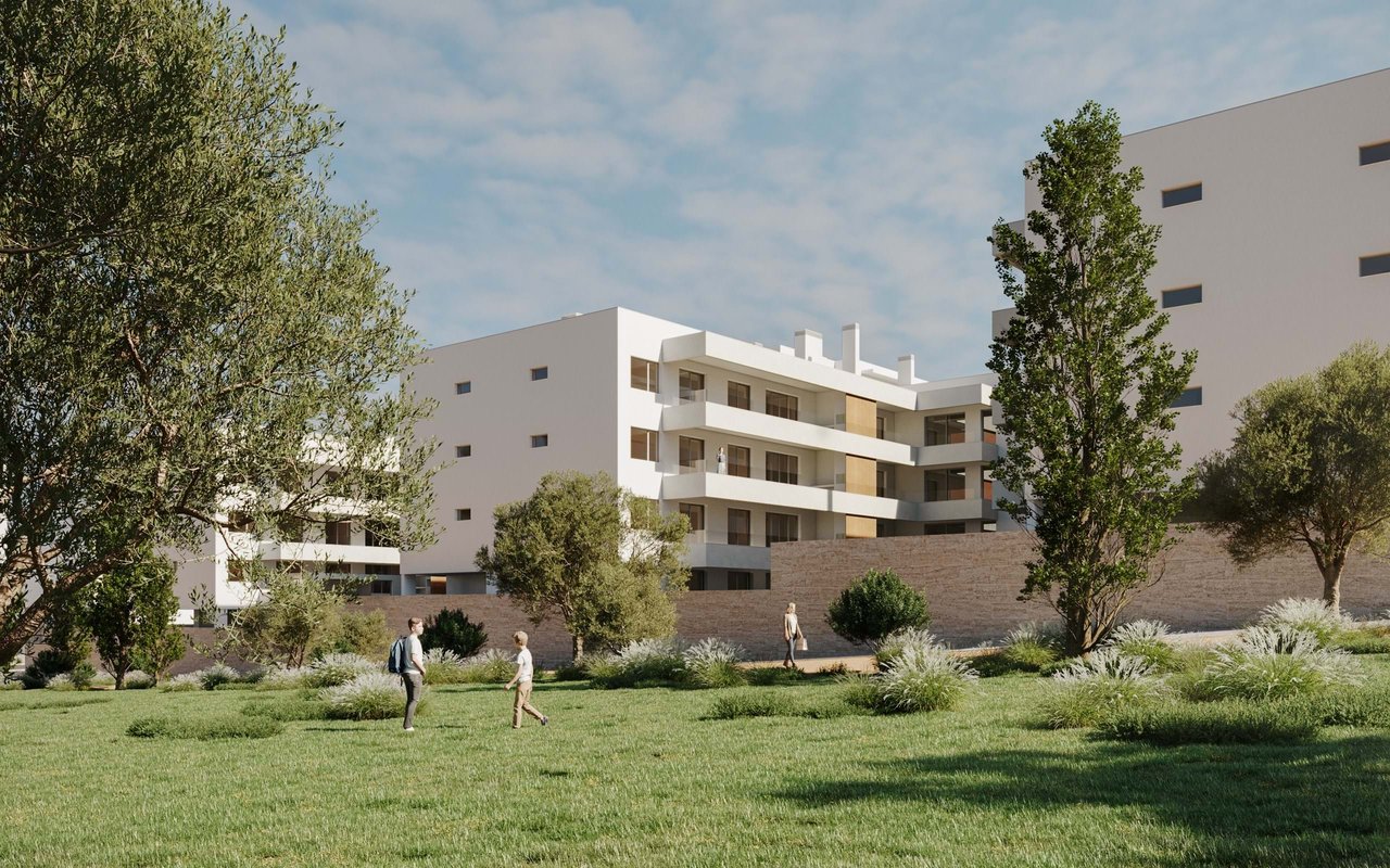Spacious 3+1-Bedrooms Duplex with 159 m² Terrace and 3-Car Garage in Quiet Camarate Neighborhood