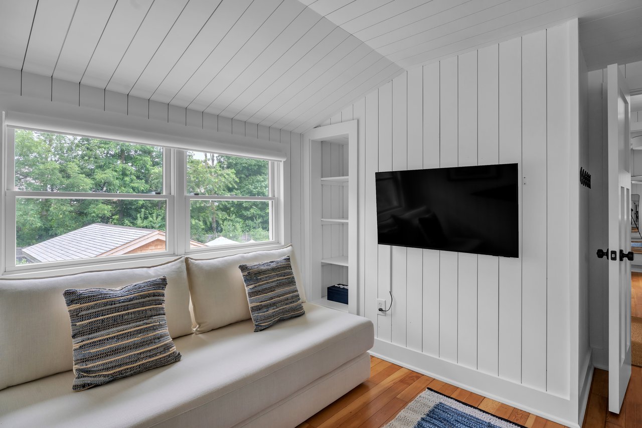  Stylish Cape Cod Retreat