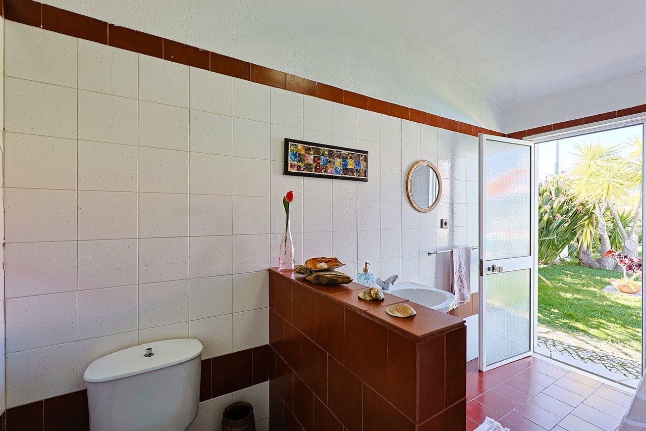 Exclusive 4,000 m² Estate in Azeitão with Tennis Court, Spa & Approved Development Project