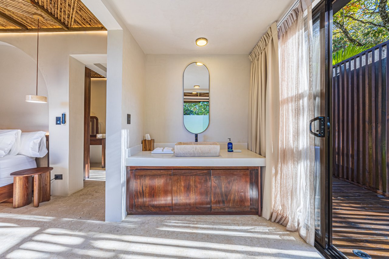 Luxury Hotel Boutique with Ocean Views | Walking distance to the beach | 13.2 Acres