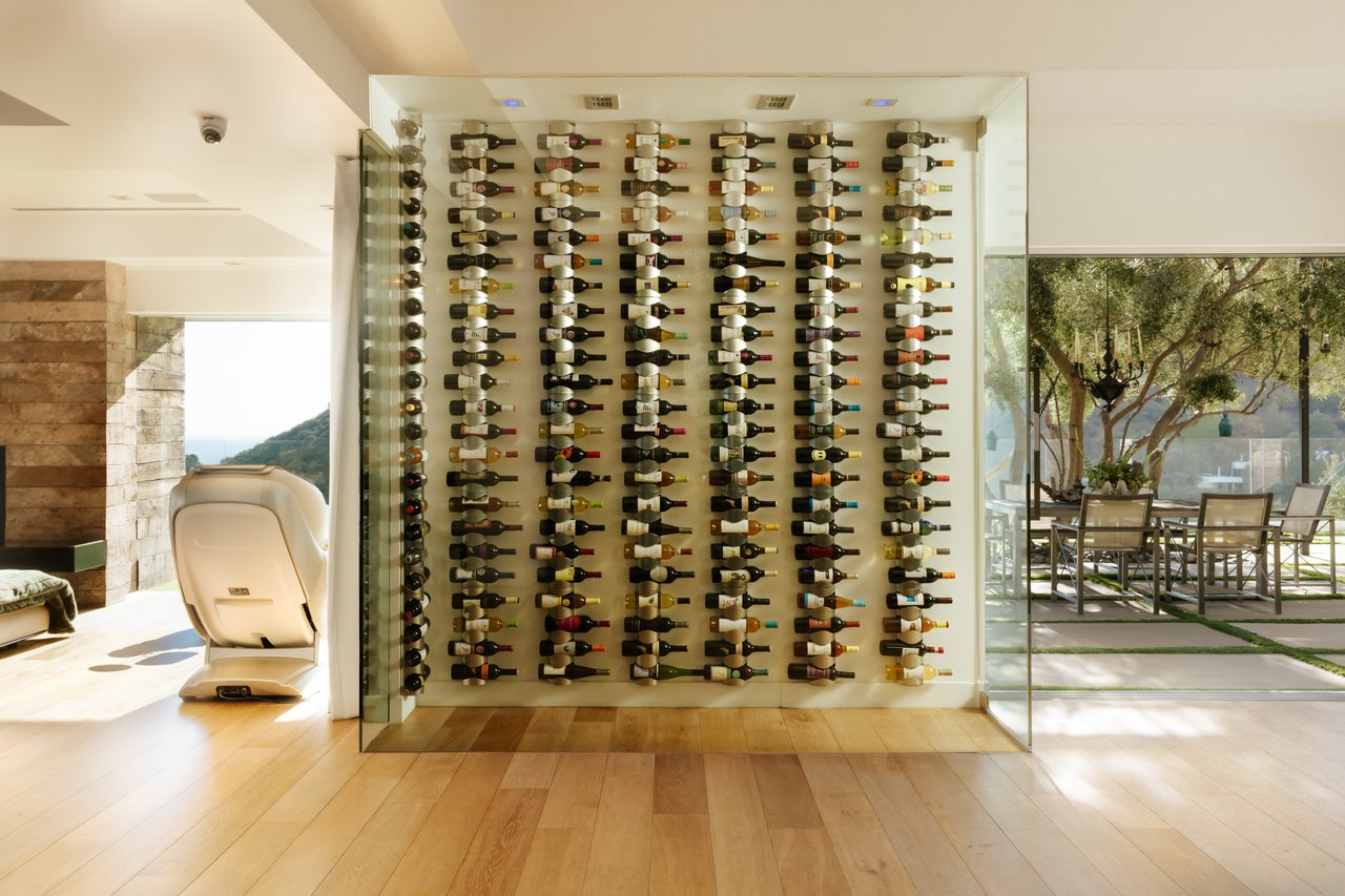 2402 Carman Crest Dr