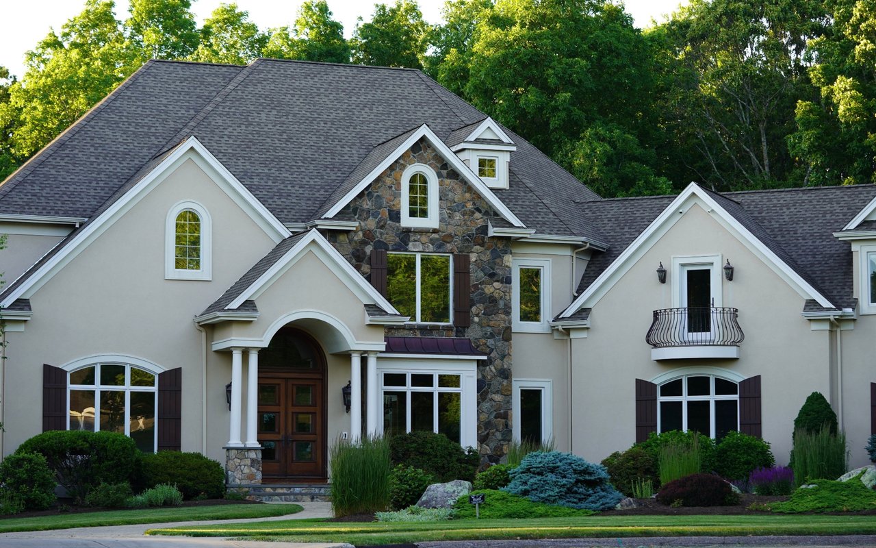 The Great Divide: Should You Buy a Single-Family House or A Condo?