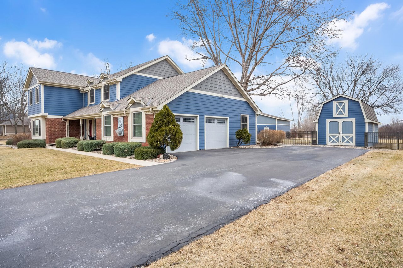 9S321 Chandelle Dr Naperville IL Home for Sale – Aero Estates Aviation Property | Joe Soto