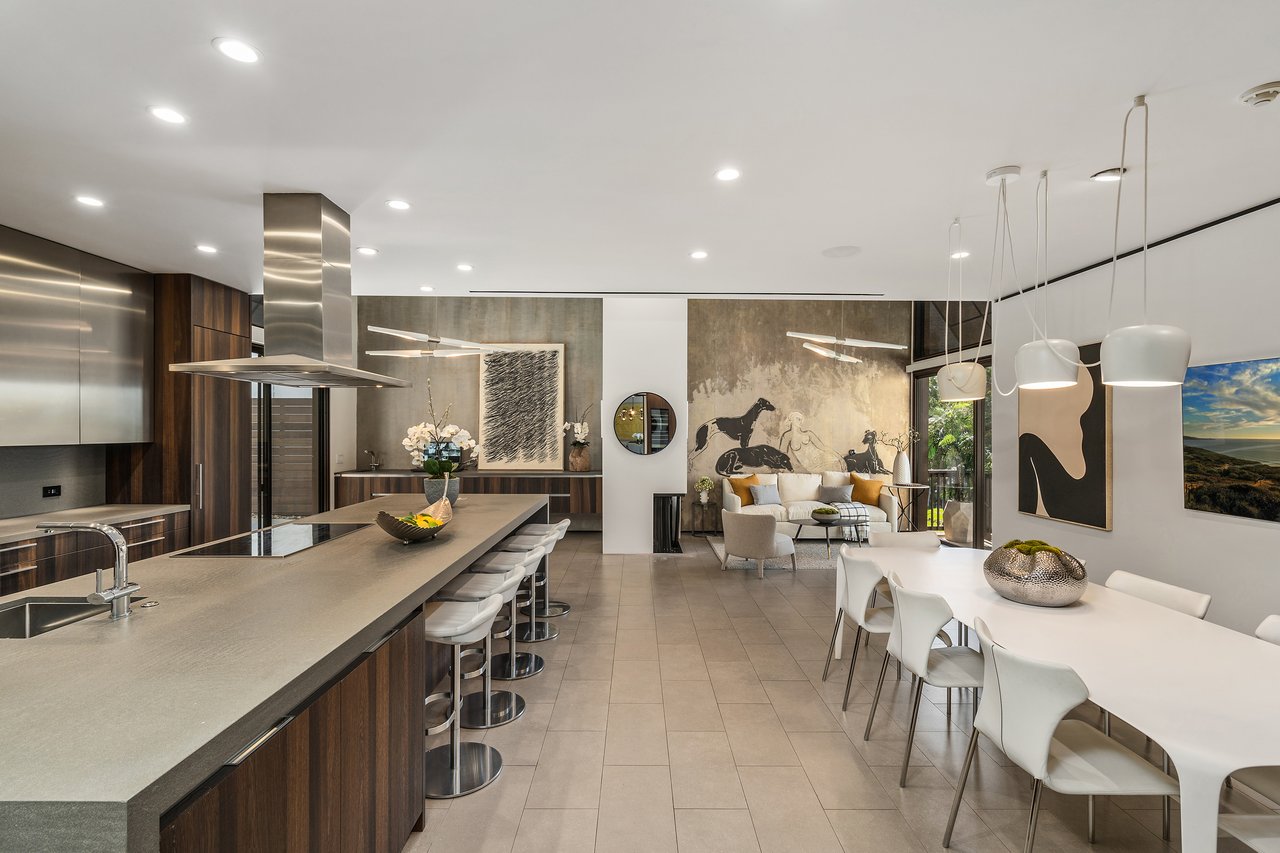  A Beverly Hills Architectural Masterpiece – Where Modern Luxury Meets Timeless Elegance