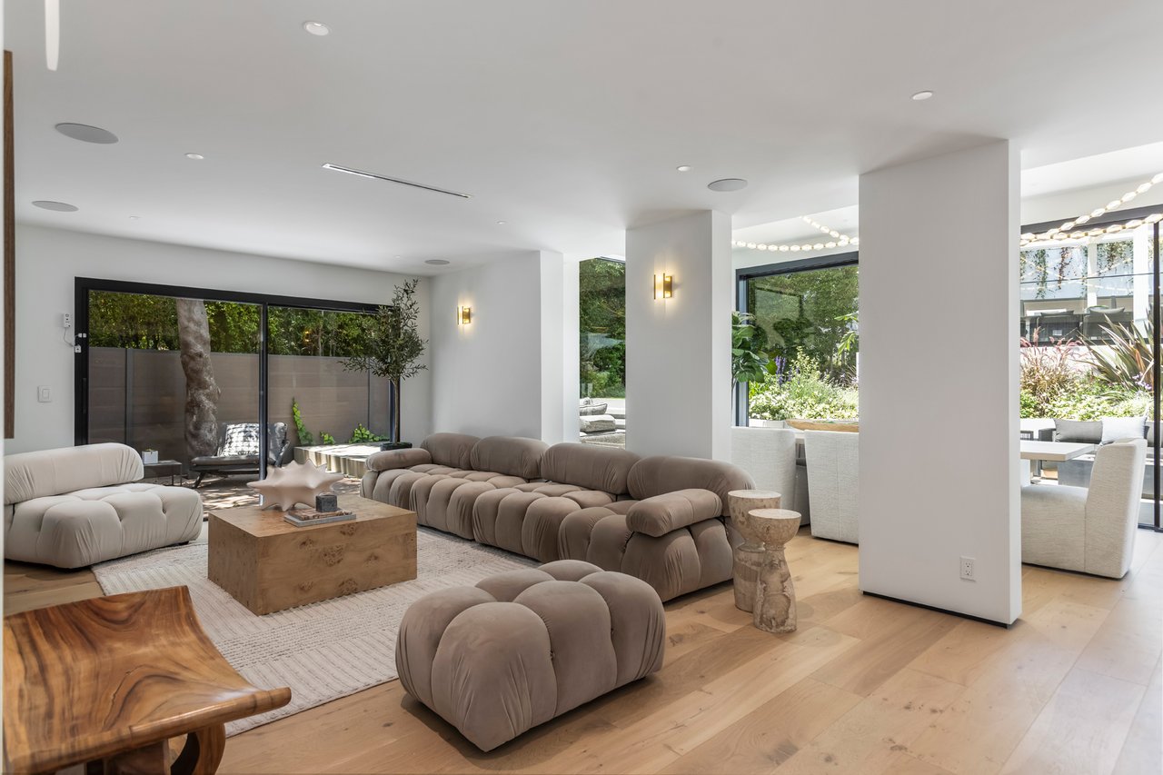 Luxury Gated Villa w/ Pool, Spa & Designer Interiors