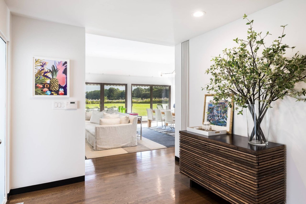 7 Cove Point Court