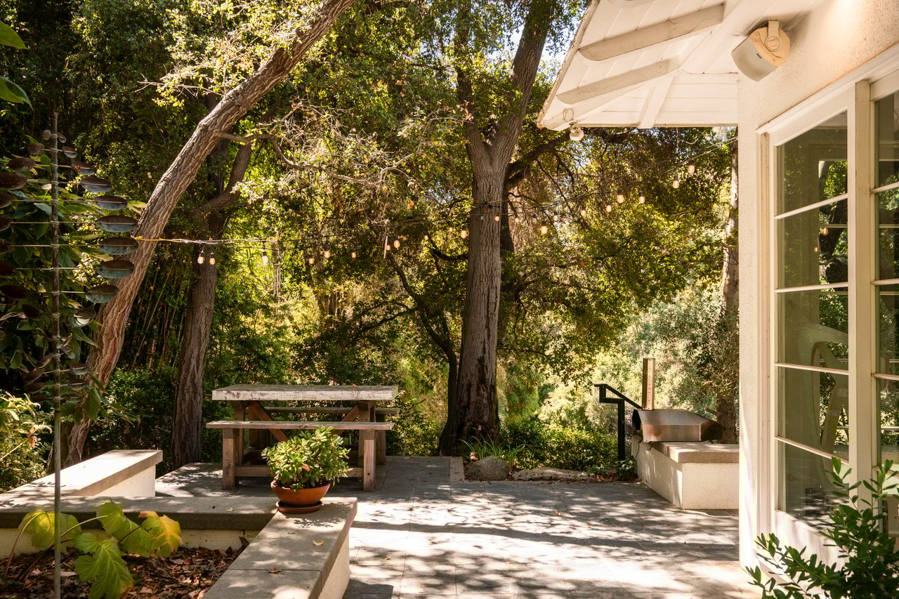 2410 Nichols Canyon Rd