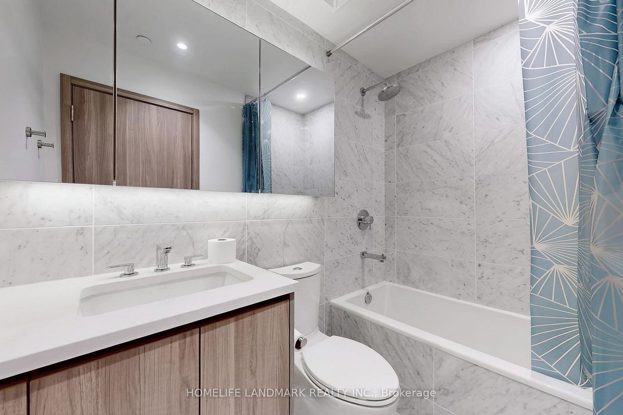 NORTH YORK'S PRESTIGIOUS COMMUNITY PENTHOUSE