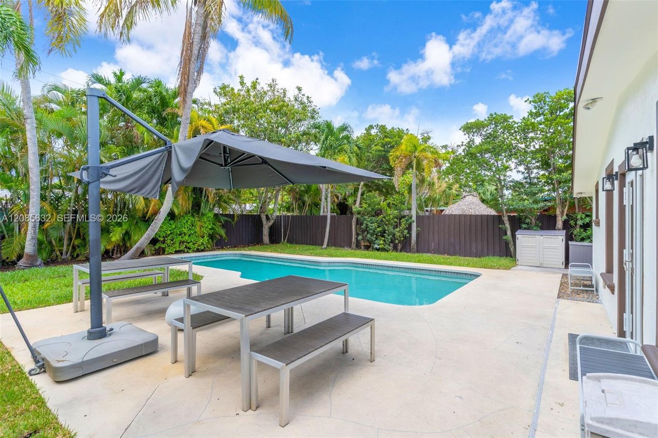 1525-ne-18-avenue-fort-lauderdale-fl-home-for-sale-pool