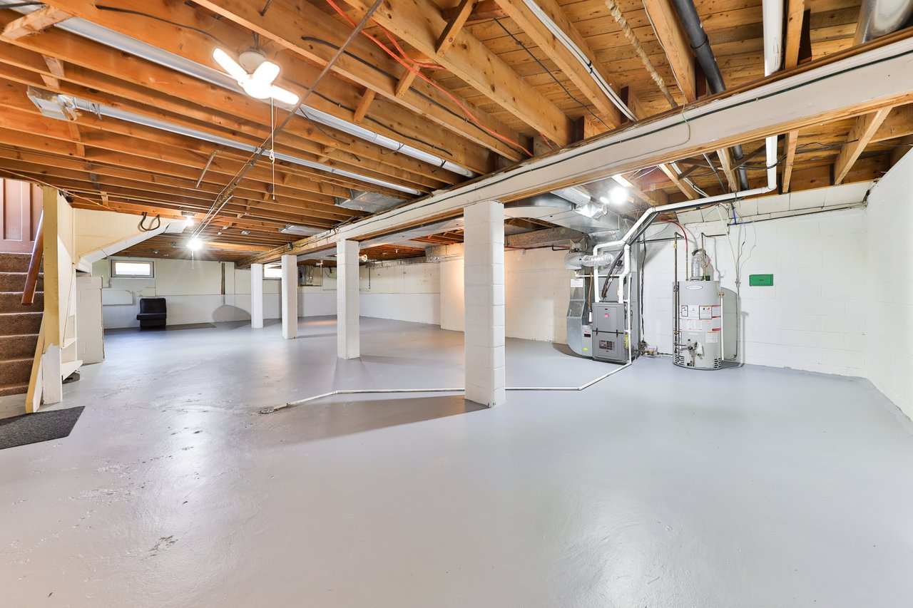 425 Plains Road W, Burlington