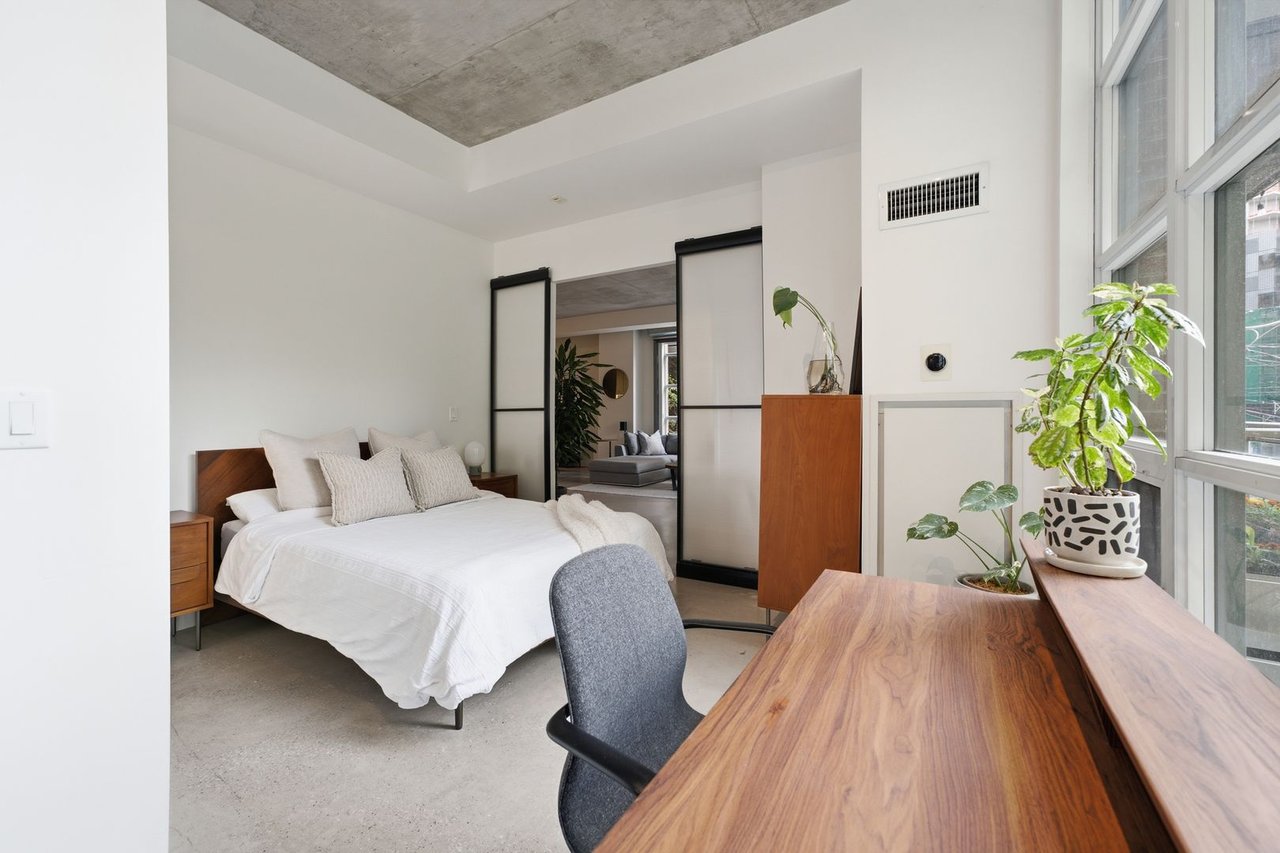 19 Brant St 204