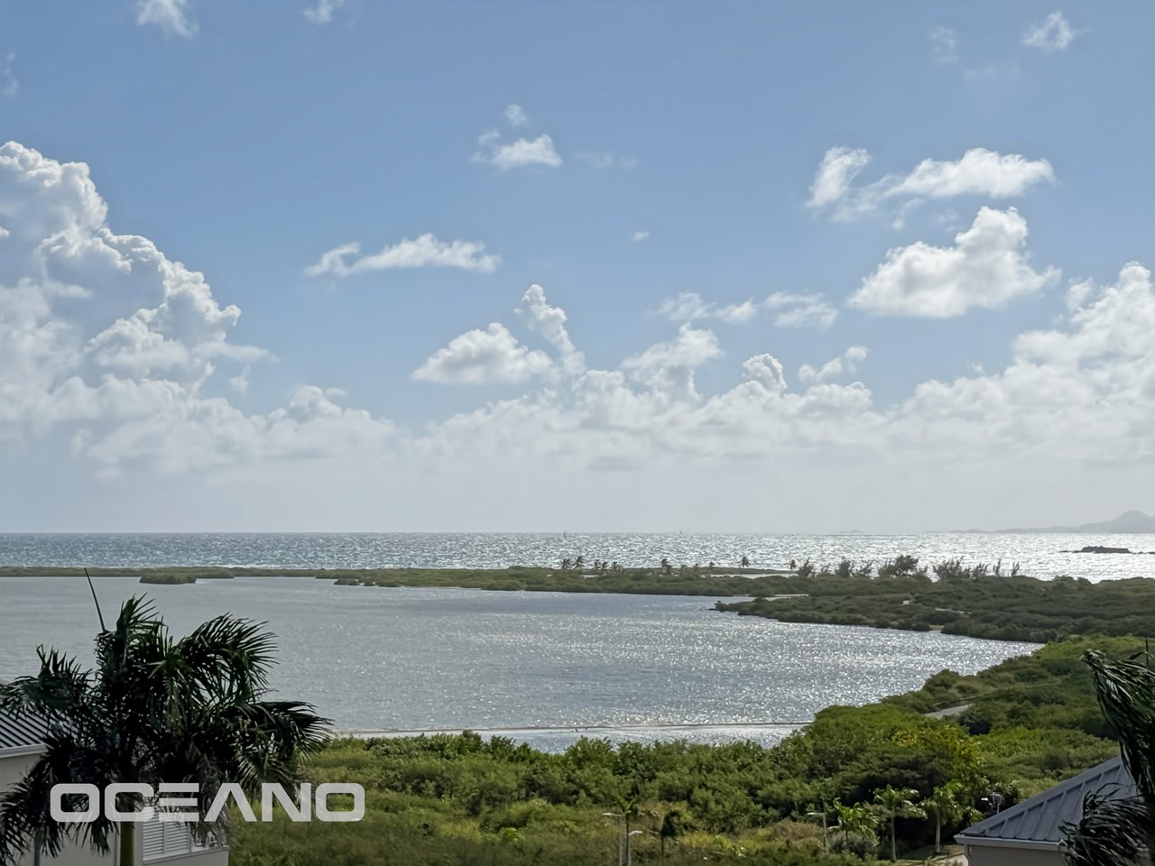 STUNNING 2-BEDROOM DUPLEX WITH ST. BARTHS VIEW – HAUTS DE LA BAIE