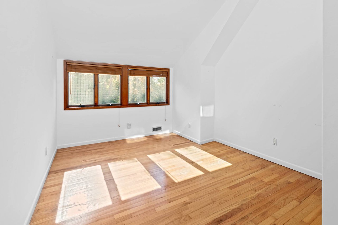 42 DAVIS DR