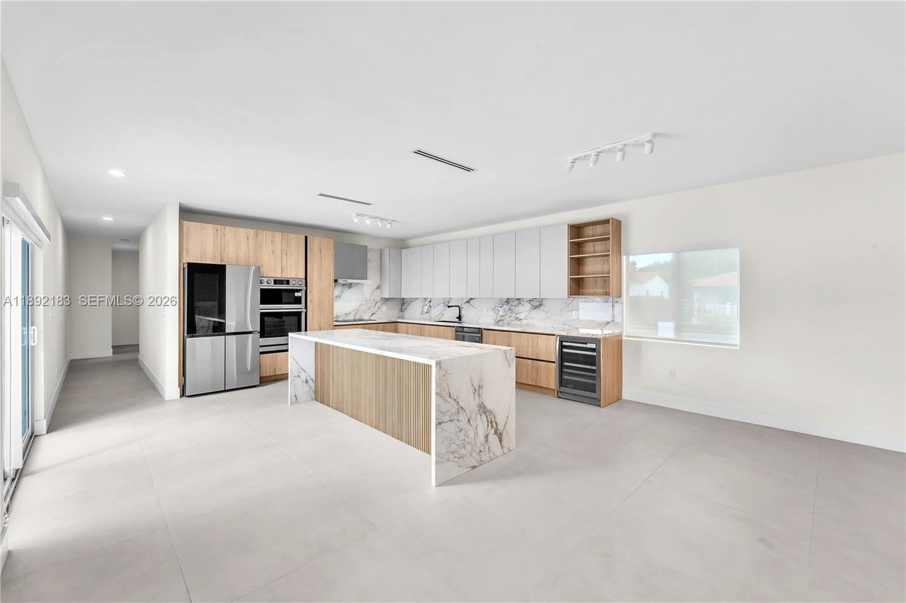 miami-home-for-sale-kitchen-island