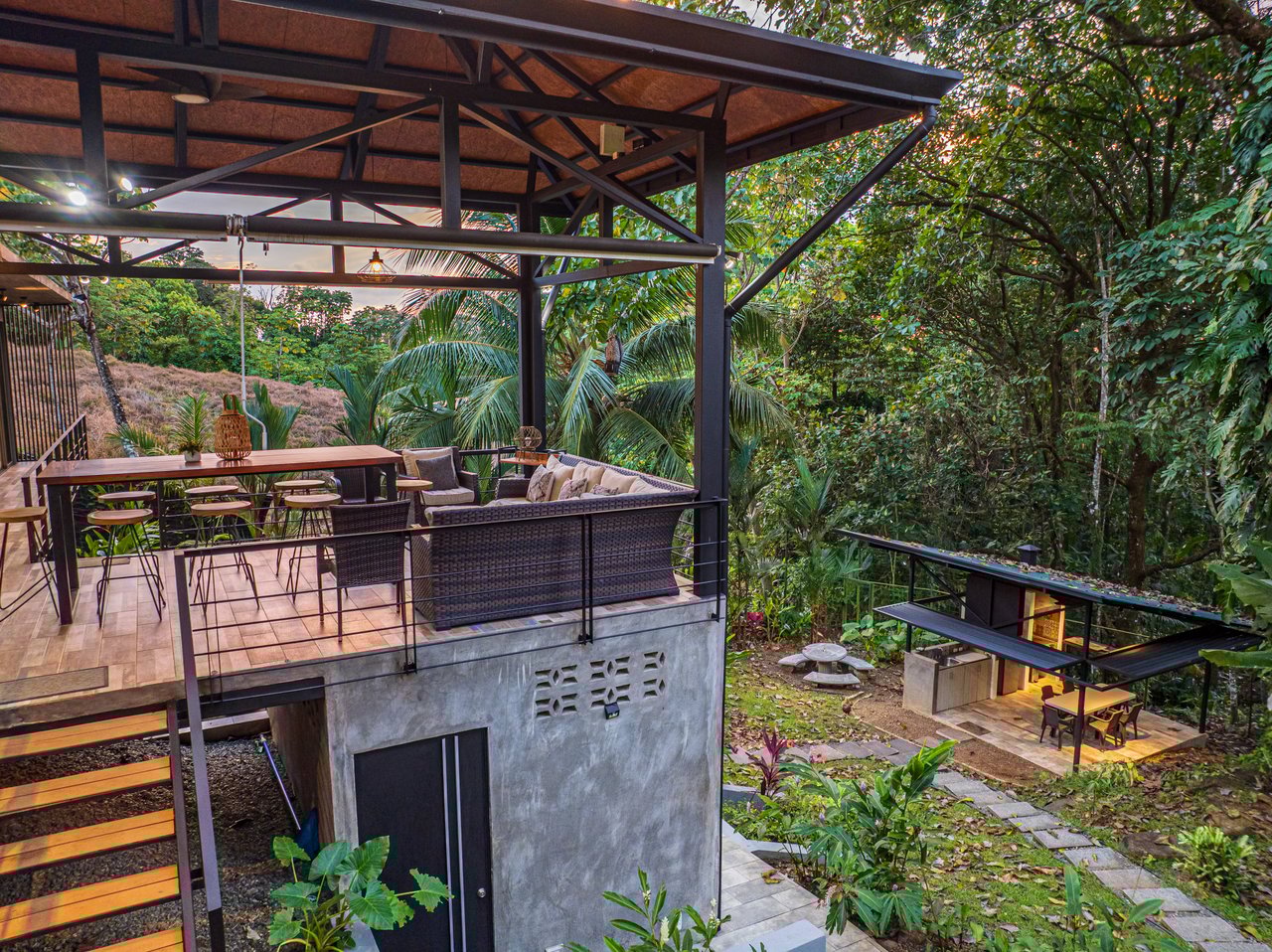   3 bedrooms, 2.5 bathrooms Villa Steps from Uvita, beautiful Beaches, Waterfalls, Restaurants and Tourist Attractions.