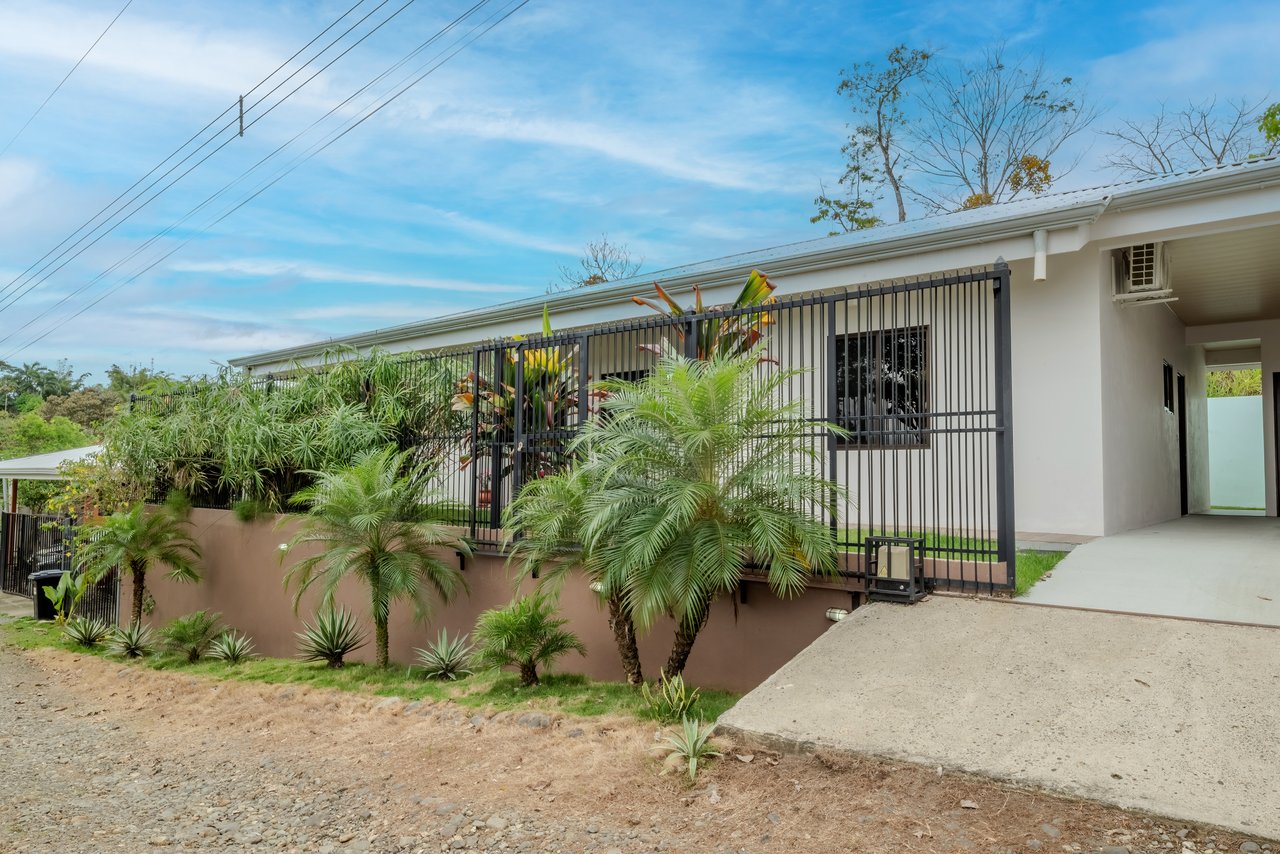 Vista de la Montaña House - Beautiful residence in the desirable Finca Los Alfaro - Quepos