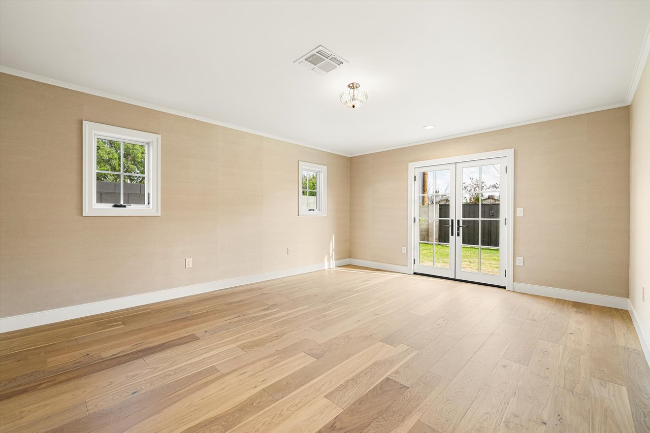 4835 E INDIANOLA Avenue