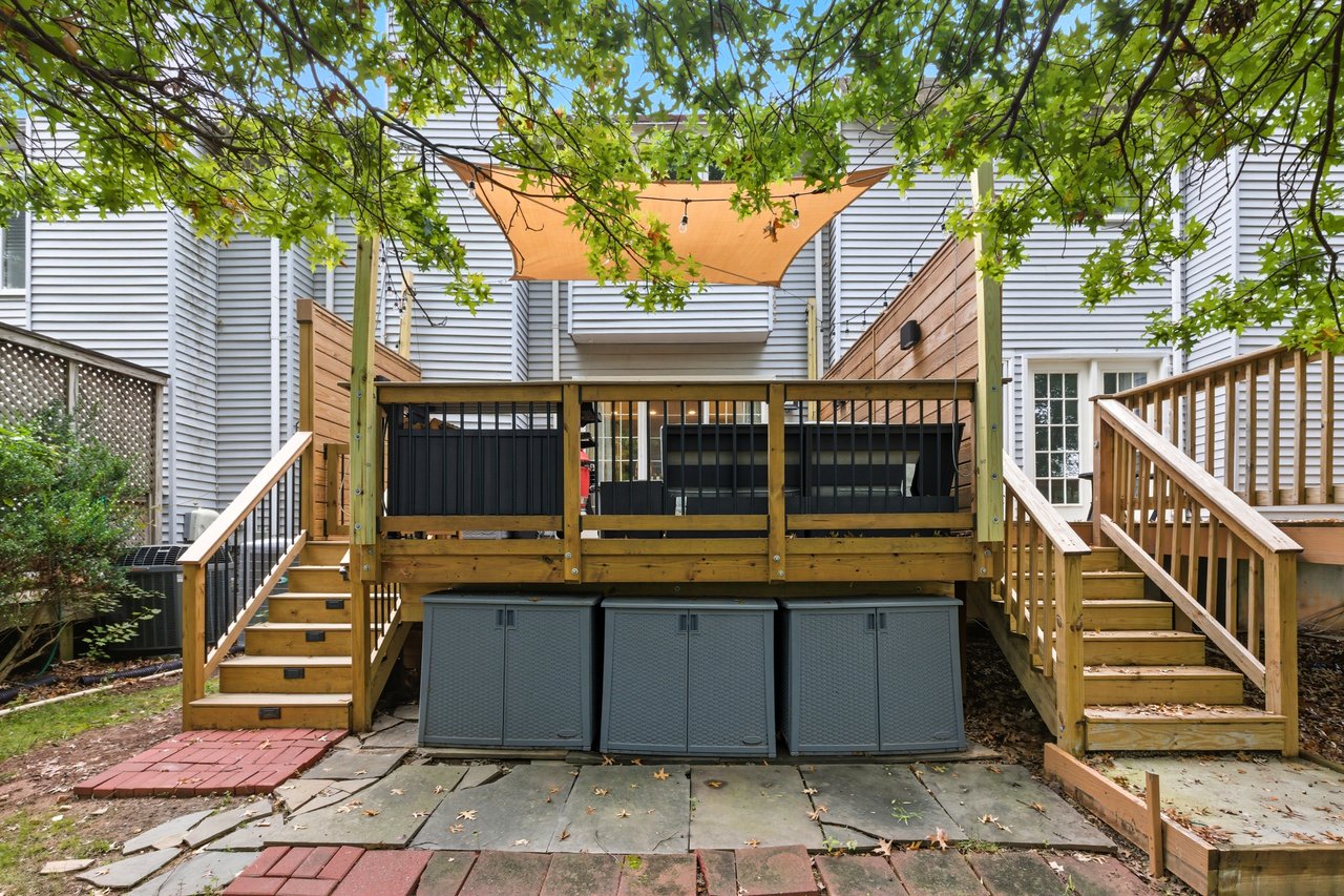 Turnkey 2 Bed Townhome plus Den & Designer Finishes 