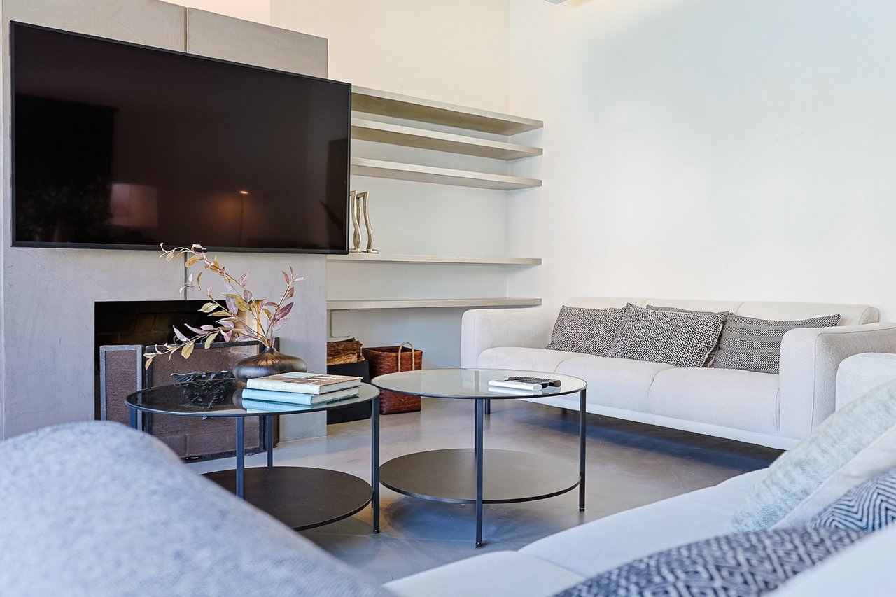 Stylish Renovated 5-Bedroom Villa with Pool in Monte Estoril’s Prestigious Avenida de Portugal