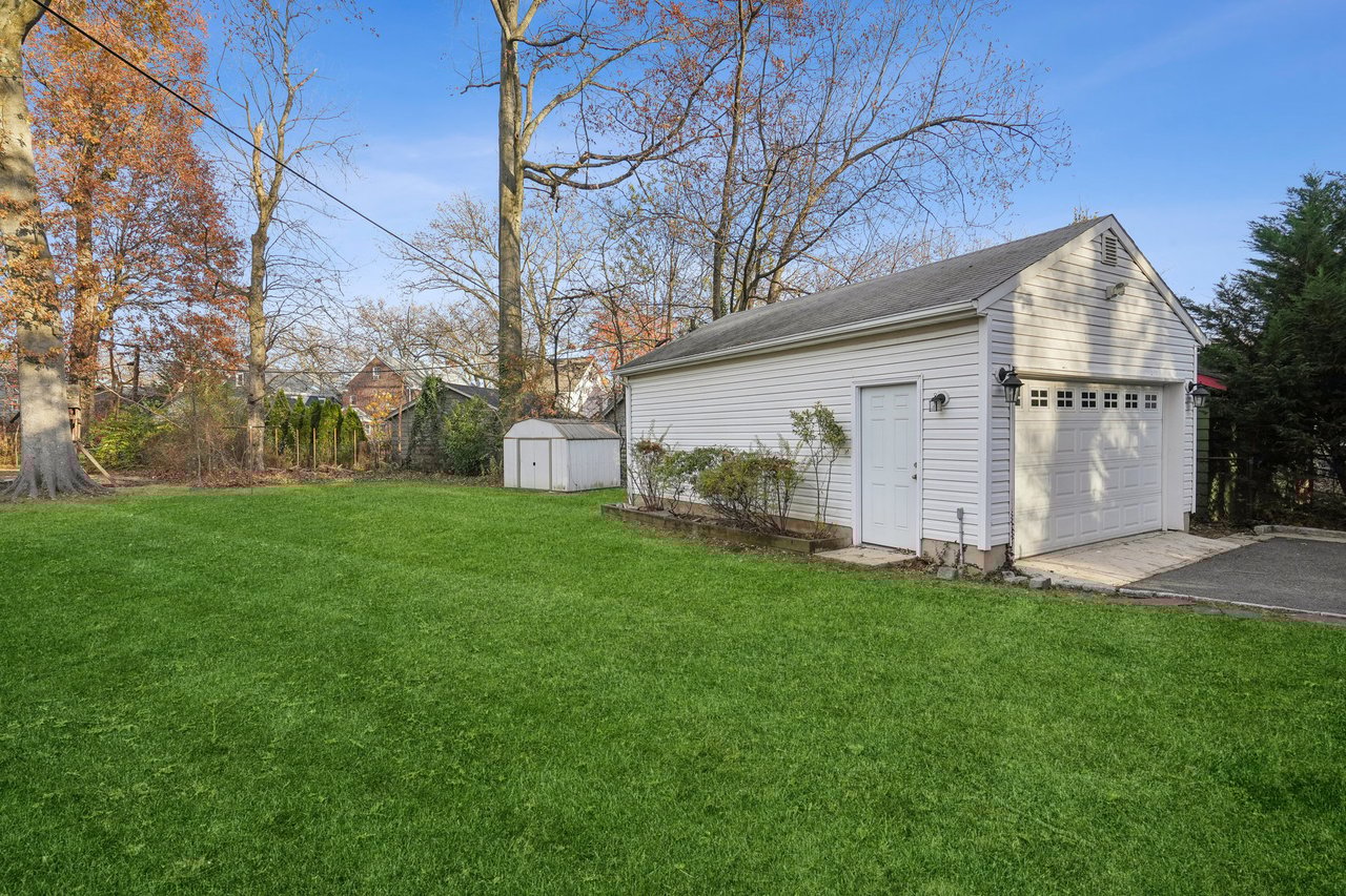 61 Plymouth Ave