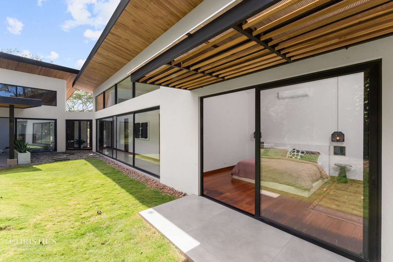 Casa Lola – Contemporary Beachside Oasis in Playa Grande